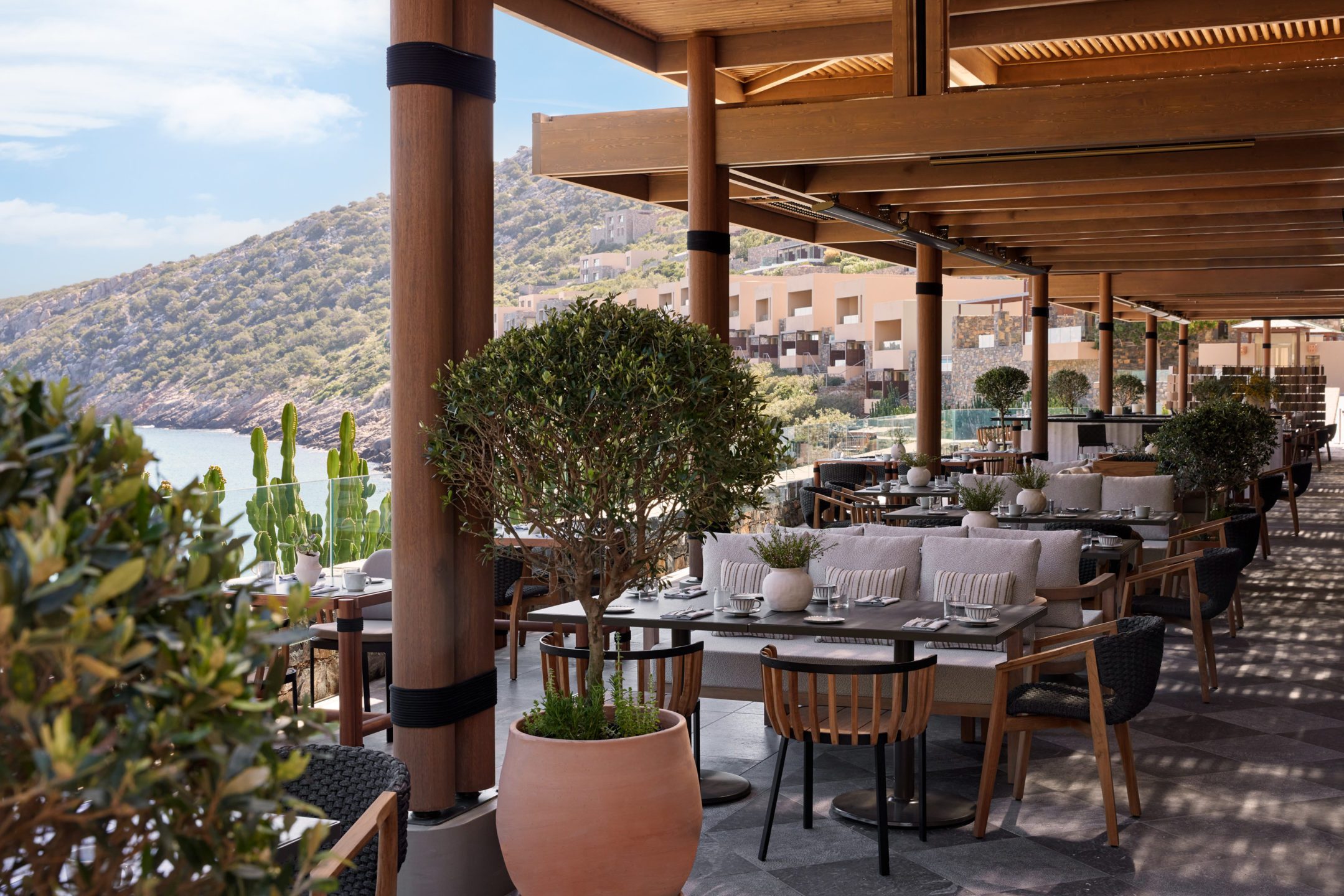 Taverna | Bars & Restaurants | Daios Cove